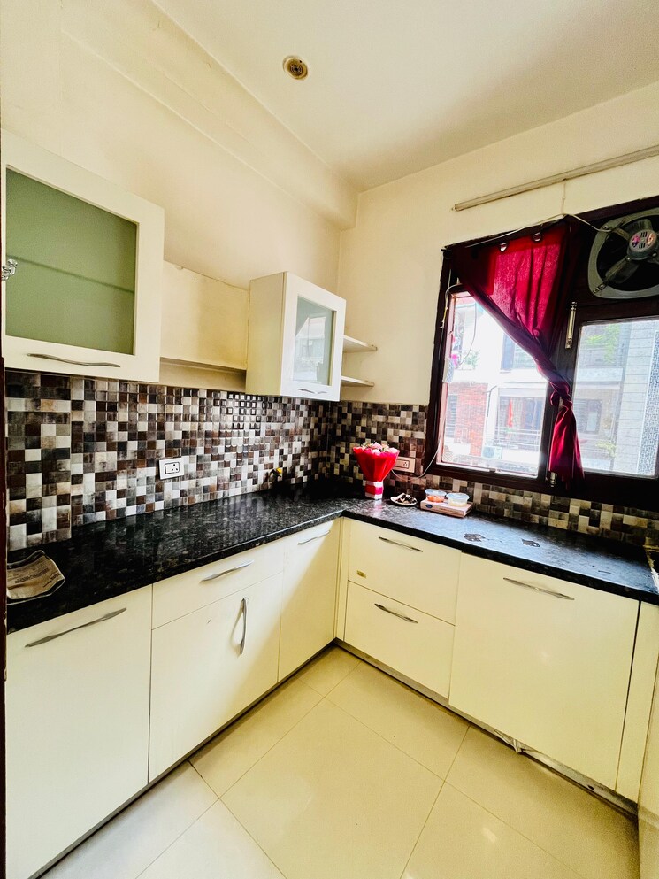 Kitchen, urban-vatika 3 Bedroom 1200 Sq.Ft. Builder Floor In Dhakoli Zirakpur 8895006