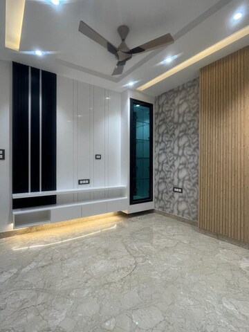 Room in 3 BHK Apartment at Defence Colony – for Rent