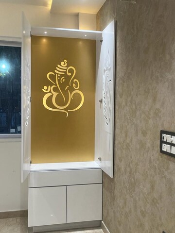 Furnished Amenities in 3 BHK Apartment at Defence Colony – for Rent