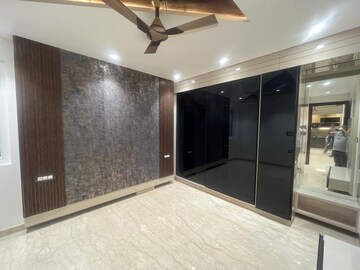 Room in 3 BHK Apartment at Defence Colony – for Rent
