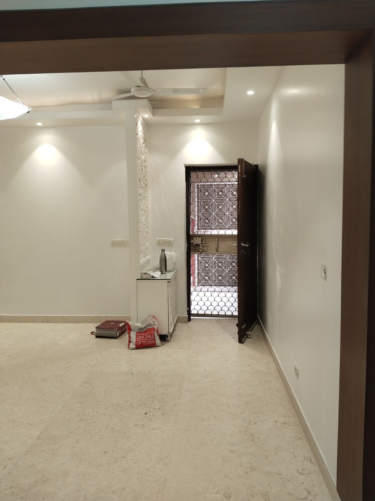 Room, sarita-vihar-pocket-c-rwa 3.5 Bedroom 2500 Sq.Ft. Apartment In Sarita Vihar Delhi 8895048