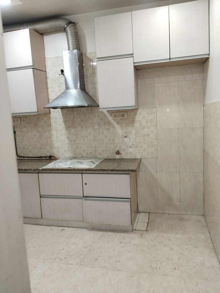 Bathroom, sarita-vihar-pocket-c-rwa 3.5 Bedroom 2500 Sq.Ft. Apartment In Sarita Vihar Delhi 8895048