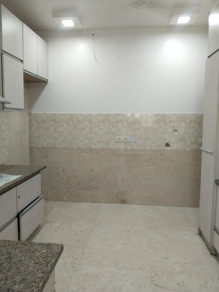 Room, sarita-vihar-pocket-c-rwa 3.5 Bedroom 2500 Sq.Ft. Apartment In Sarita Vihar Delhi 8895048