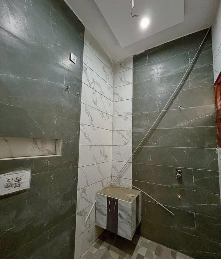 Bathroom, sector 30 4 Bedroom 3195 Sq.Ft. Builder Floor In Sector 30 Faridabad 8895058