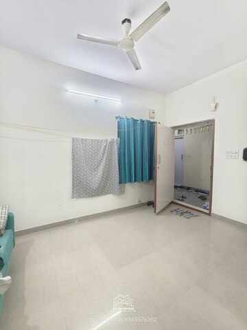 Room in 1 BHK Builder Floor at Hsr Layout – for Rent