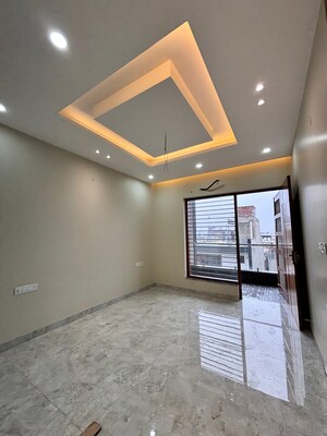 Room in 4 BHK Builder Floor at Sector 76 – for Sale