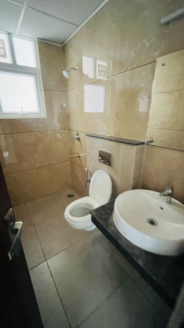 Bathroom, allwin-el-spazia 3 Bedroom 1638 Sq.Ft. Apartment In Nagla Road Zirakpur 8895193