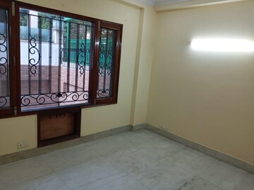 Room in 3 BHK Builder Floor at Sector 41 – for Rent