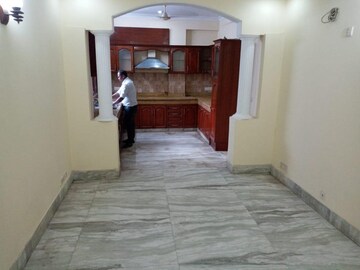 Room in 3 BHK Builder Floor at Sector 41 – for Rent