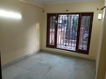 Room in 3 BHK Builder Floor at Sector 41 – for Rent