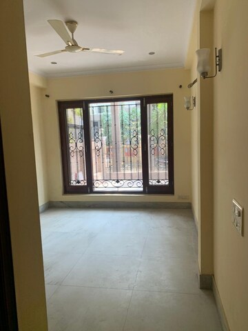 Room in 3 BHK Builder Floor at Sector 41 – for Rent