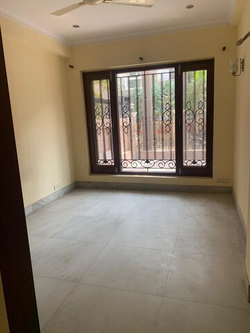 Room in 3 BHK Builder Floor at Sector 41 – for Rent