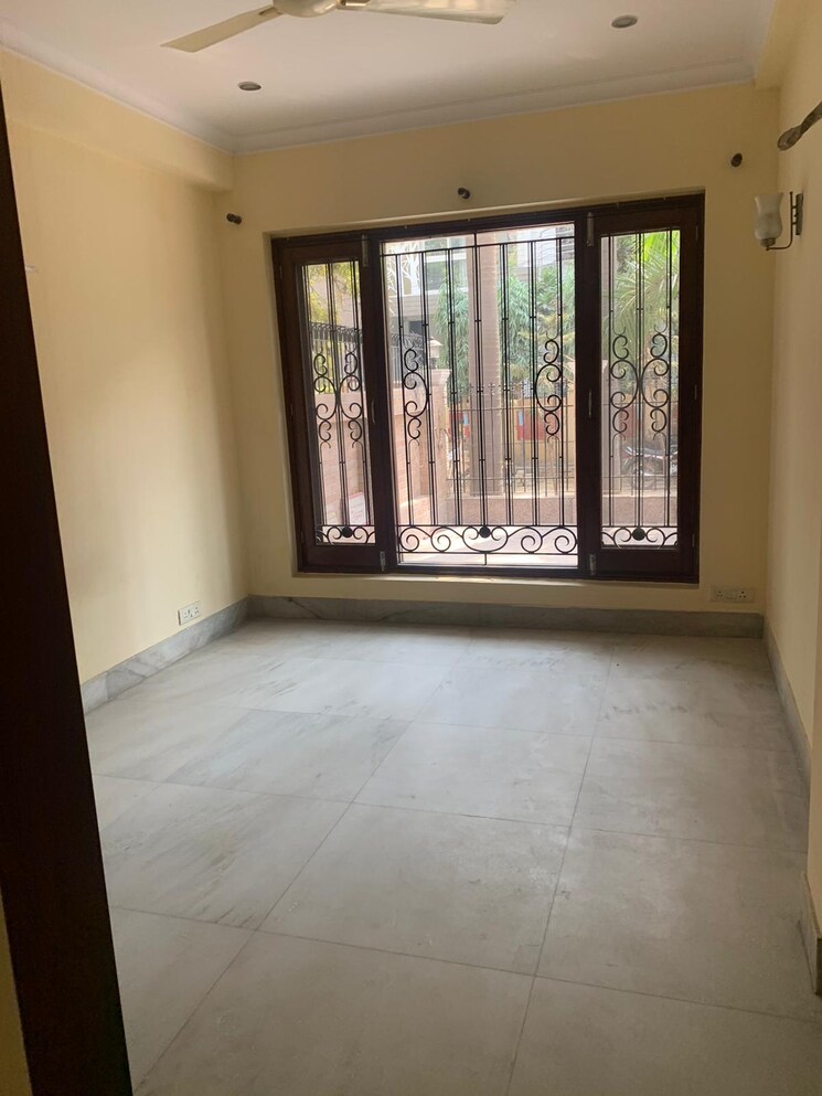 Room, sector 41 3 Bedroom 3200 Sq.Ft. Builder Floor In Sector 41 Gurgaon 8895205