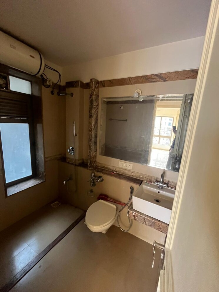 Bathroom, raheja-acropolis 2 Bedroom 975 Sq.Ft. Apartment In Deonar Mumbai 8895200