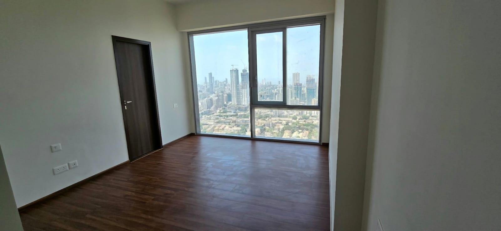 4 BHK + Servant Room Apartment For Rent in Rustomjee Crown