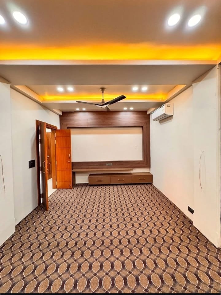 5 BHK + Pooja Room Builder Floor For Sale in Builder Floor