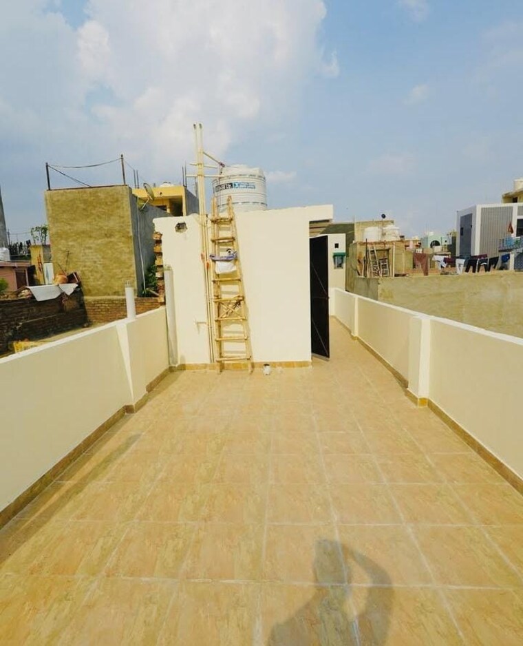 Balcony, sector 22 5 Bedroom 4500 Sq.Ft. Builder Floor In Sector 22 Faridabad 8895225