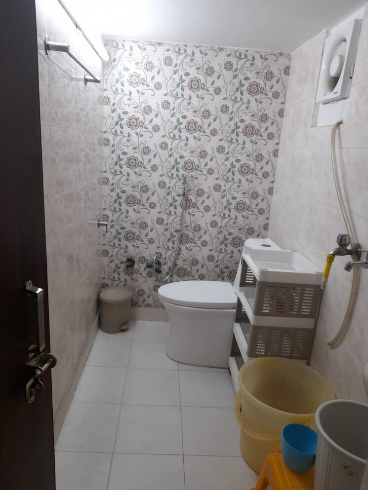 Bathroom, patel nagar 2 Bedroom 700 Sq.Ft. Builder Floor In Patel Nagar Delhi 8895262