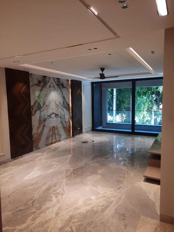 Room in 3 BHK Apartment at Defence Colony – for Rent