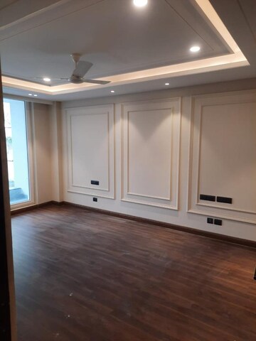 Room in 3 BHK Apartment at Defence Colony – for Rent