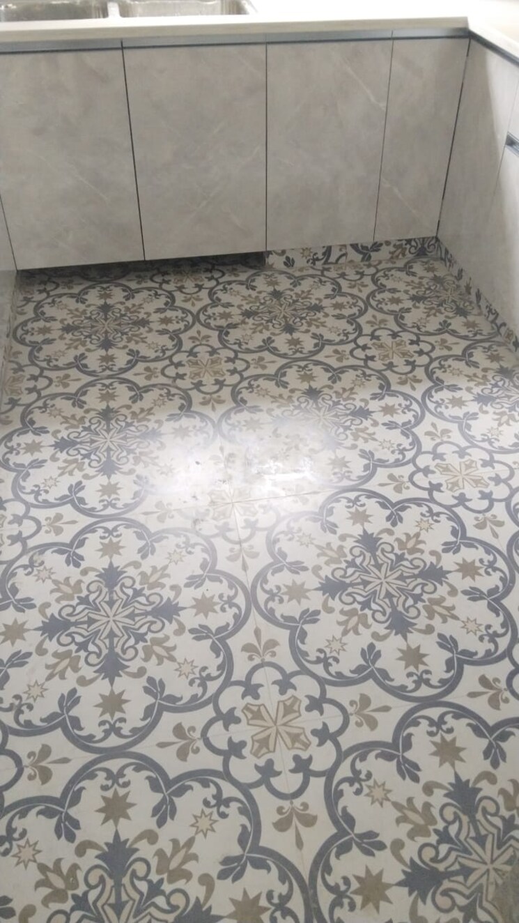 Room, arun-vihar 3 Bedroom 1800 Sq.Ft. Apartment In Sector 29 Noida 8895279