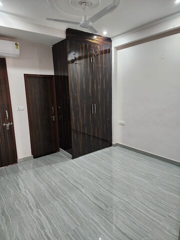 Room in 3 BHK Apartment at Orchid Island, Sector 51 – for Rent