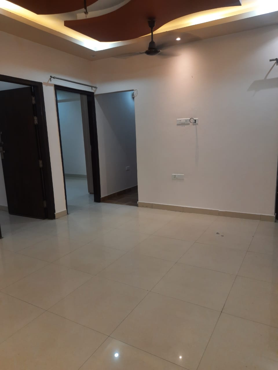 3.5 BHK + Servant Room Apartment For Rent in Shiv Shankar Society