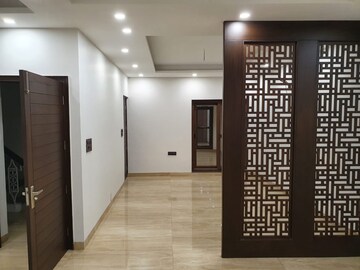 Room in 5 BHK Independent House at Boutique Residential Apartments A-17 A, New Friends Colony – for Rent