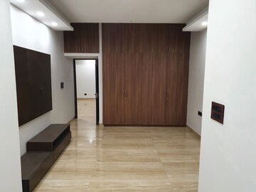 Room in 5 BHK Independent House at Boutique Residential Apartments A-17 A, New Friends Colony – for Rent