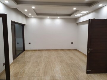 Room in 5 BHK Independent House at Boutique Residential Apartments A-17 A, New Friends Colony – for Rent