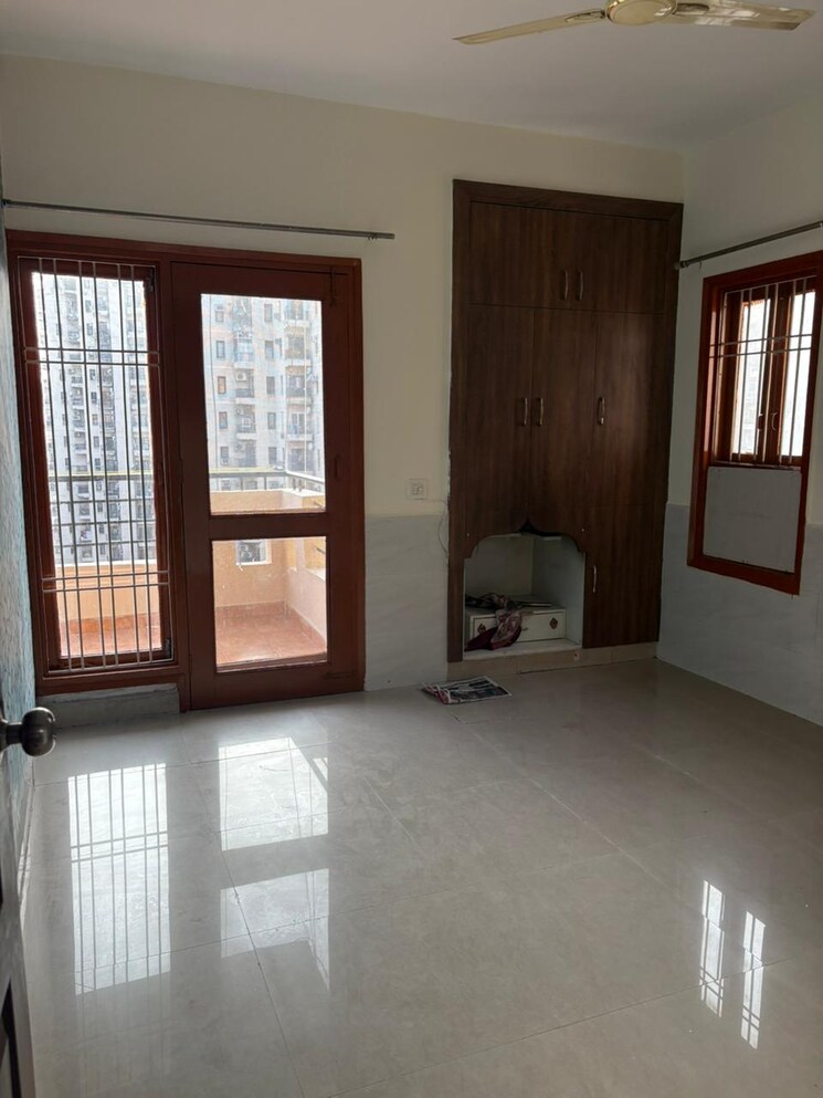 Room, puri-pratham 3 Bedroom 1400 Sq.Ft. Apartment In Sector 84 Faridabad 8895314
