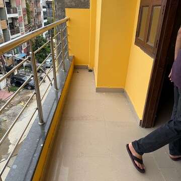  1 RK Builder Floor at Sector 63a – for Rent