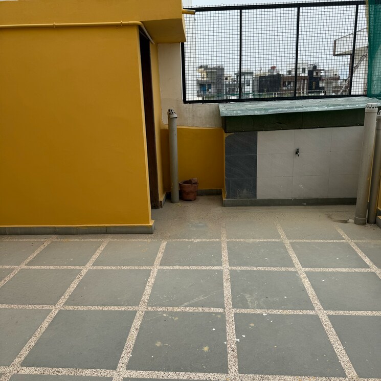 Balcony, sector 63a 1 RK 400 Sq.Ft. Builder Floor In Sector 63a Noida 8895327