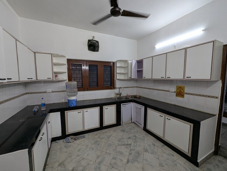 Kitchen, sector 14 5 Bedroom 350 Sq.Yd. Independent House In Sector 14 Faridabad 8895287