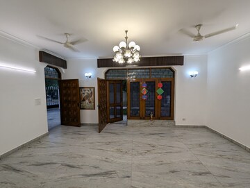 Living Room in 5 BHK Independent House at Sector 14 – for Rent