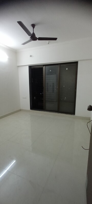 Room in 2.5 BHK Apartment at Kalpavruksh Garden 3, Kandivali West – for Rent