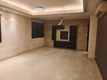 Room in 3 BHK Apartment at Defence Colony – for Rent