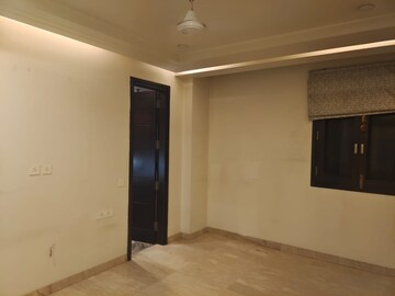 Room in 3 BHK Apartment at Defence Colony – for Rent