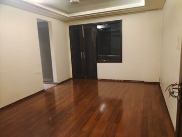 Room in 3 BHK Apartment at Defence Colony – for Rent