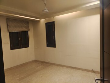Room in 3 BHK Apartment at Defence Colony – for Rent