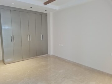 Room in 3 BHK Apartment at Defence Colony – for Rent