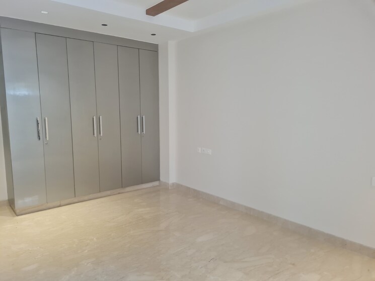 Room, defence colony 3 Bedroom 3000 Sq.Ft. Apartment In Defence Colony Delhi 8895377