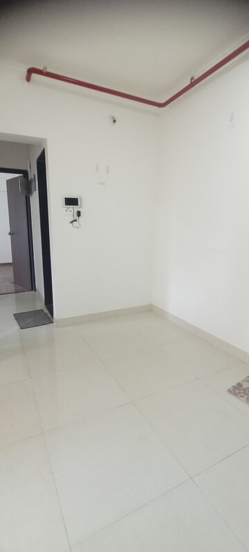 Room in 1 BHK Apartment at Kalpavruksh Garden 1, Kandivali West – for Rent