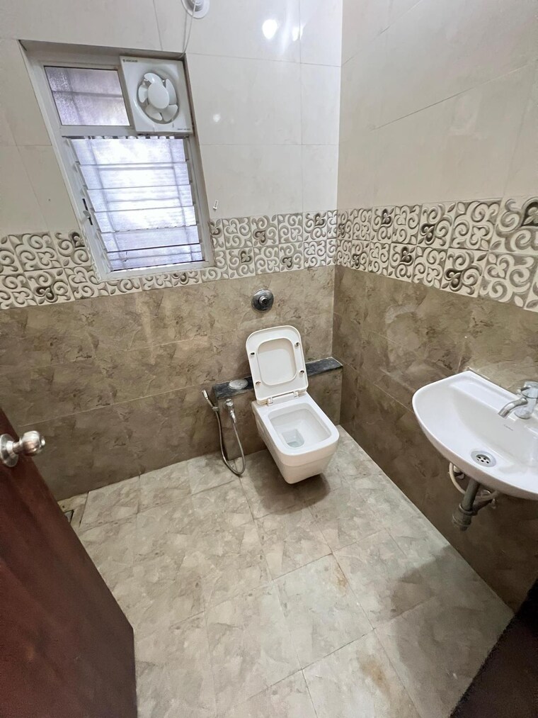 Bathroom, erandwane 3 Bedroom 1500 Sq.Ft. Apartment In Erandwane Pune 8895411