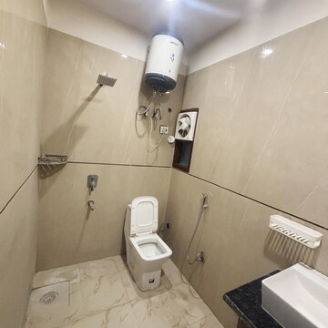 Bathroom in 1 BHK Apartment at Dlf City Phase 3 – for Rent