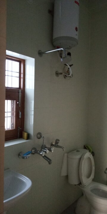 Room in 2 BHK Villa at Race Course – for Rent
