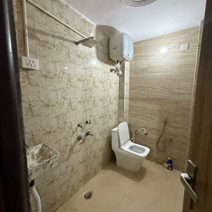 Bathroom, sector 63a 1 RK 400 Sq.Ft. Builder Floor In Sector 63a Noida 8895452