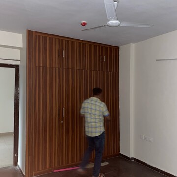 Furnished Amenities in 3 BHK Apartment at Landcraft Golf Links, Pandav Nagar – for Rent