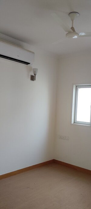 Room in 5 BHK Apartment at Jaypee Pavilion Heights IV, Sector 128 – for Sale