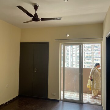 Room in 2 BHK Apartment at Landcraft Golflink Villas, Pandav Nagar – for Sale